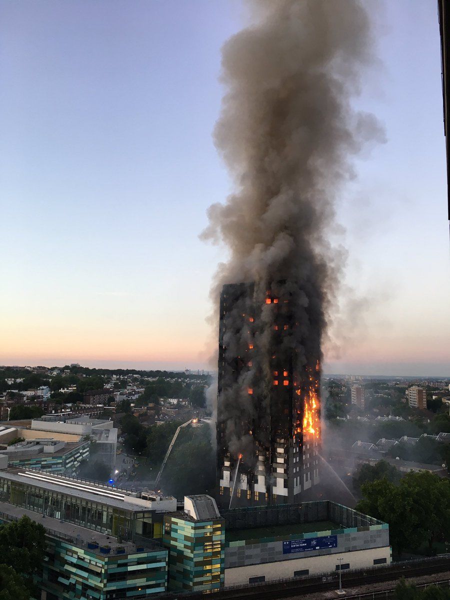 В Лондоне пожар охватил многоэтажный жилой дом