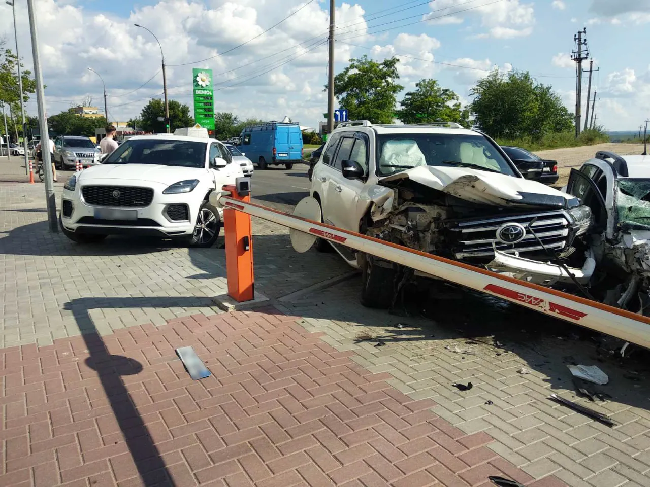 ДТП в Кишиневе: столкнулись три автомобиля