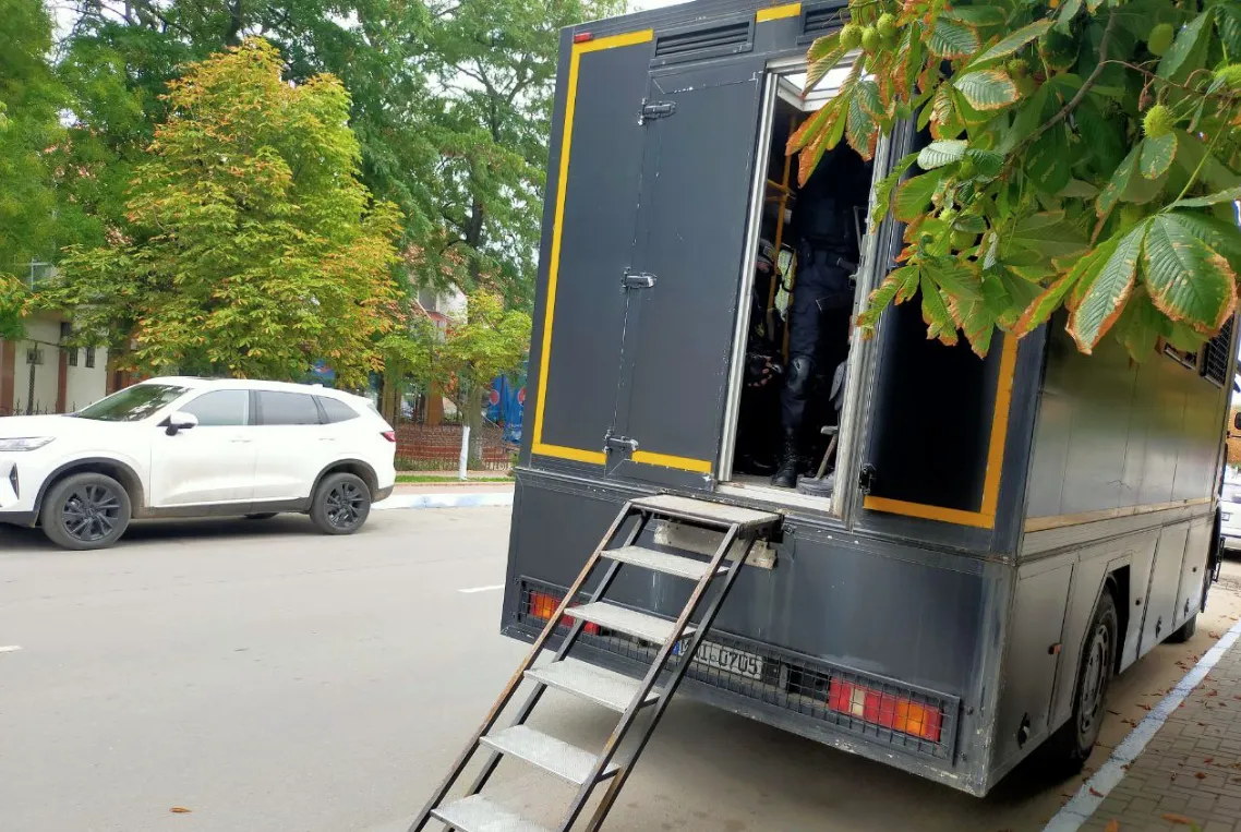 В центре Комрата находятся сотрудники полицейского спецподразделения «Fulger»