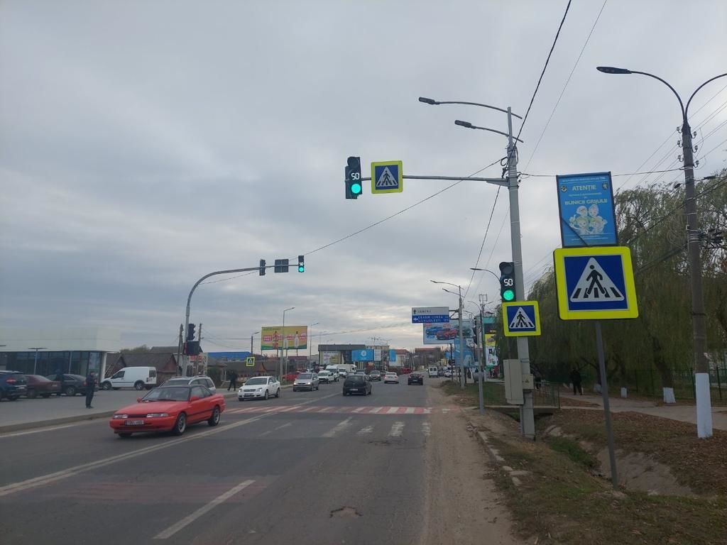 В некоторых селах появились пешеходные переходы и дорожные знаки