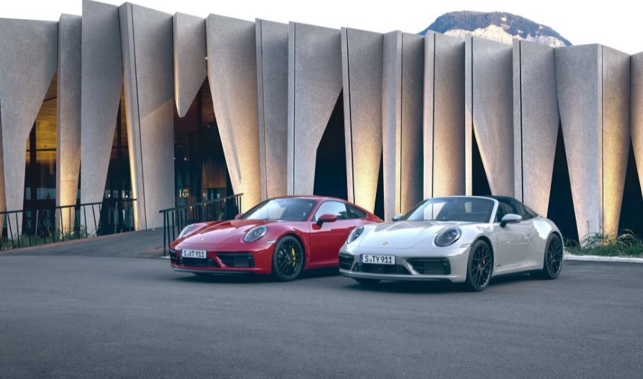Легендарный Porsche 911 обзавелся новыми версиями GTS