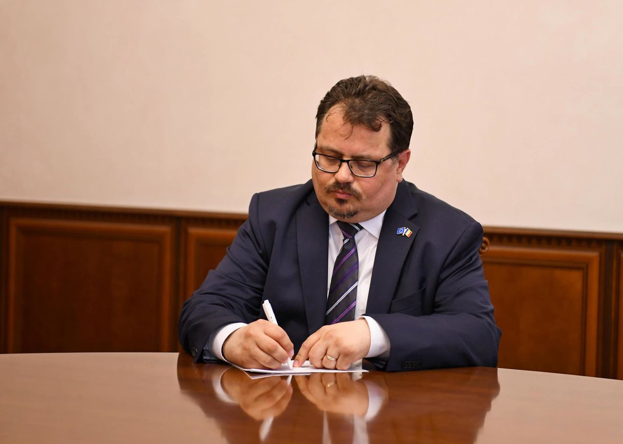 Додон провел совместную встречу с послами России и ЕС и временным поверенным в делах США