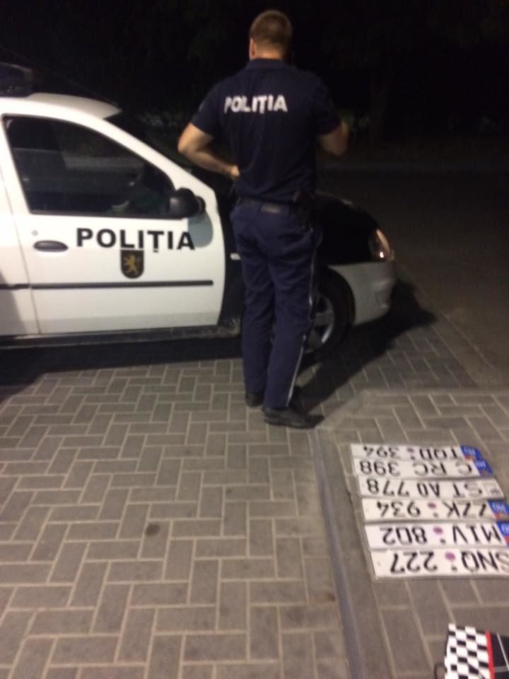 Un tânăr din Chişinău a găsit un pachet cu plăcuţe de înmatriculare. Iată unde se afla