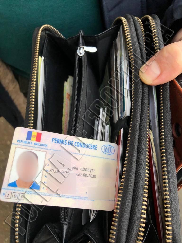 У молдаванина на границе изъяли поддельные права, которые он нашел на улице в ФРГ