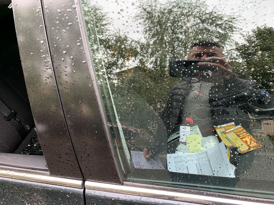 На Ботанике неизвестные разбили стекла припаркованных автомобилей