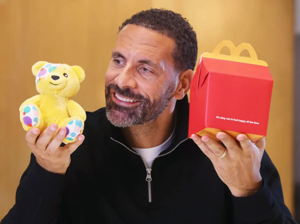 Британский McDonald’s впервые убрал улыбку с Happy Meal