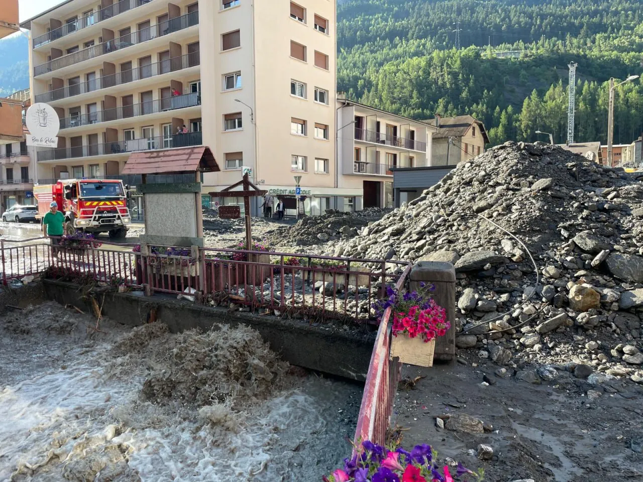 Во французской Савойе ливни вызвали самый сильный паводок за 70 лет