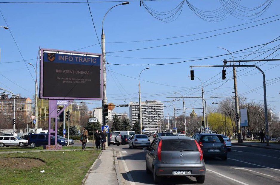 Șoferii vor fi informați în timp real despre cum se circulă pe unele străzi prin intermediul unor panouri LED