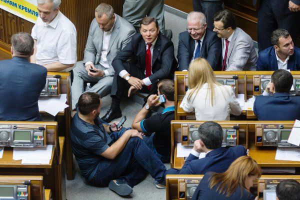 В Верховной раде Украины устроили сидячую забастовку