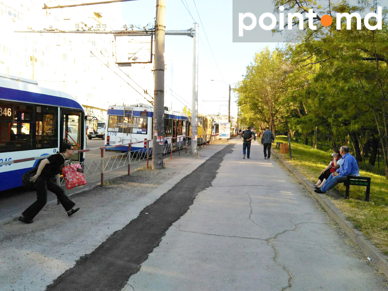 На Ботанике встали троллейбусы