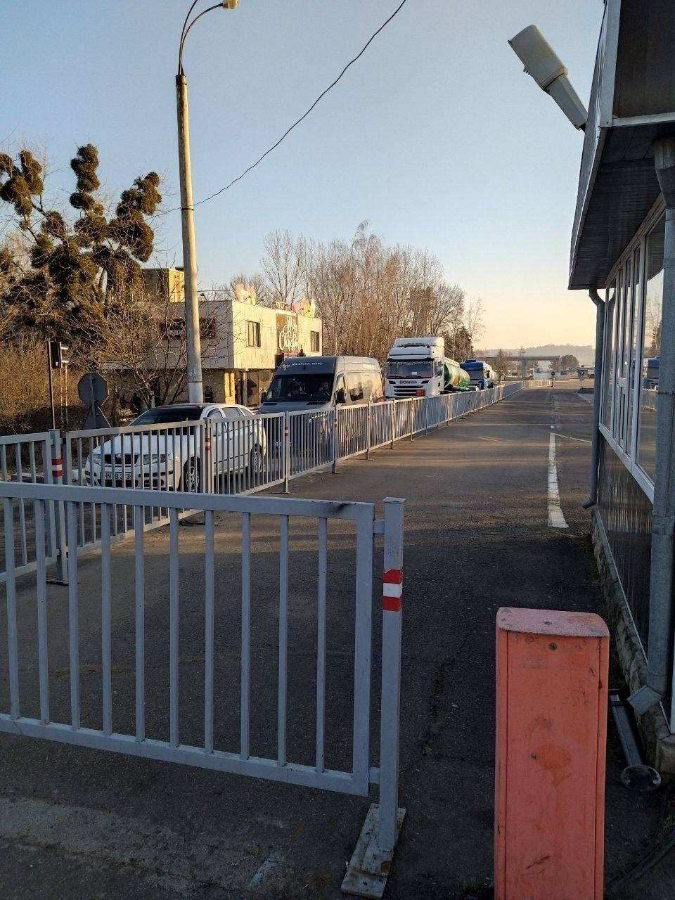 На границе Молдовы и Румынии образовались очереди: граждан просят отложить поездки