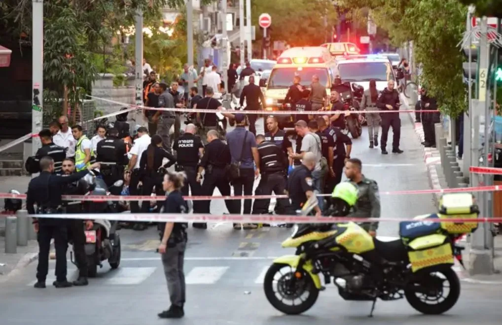 В Тель-Авиве произошел теракт: палестинец застрелил полицейского