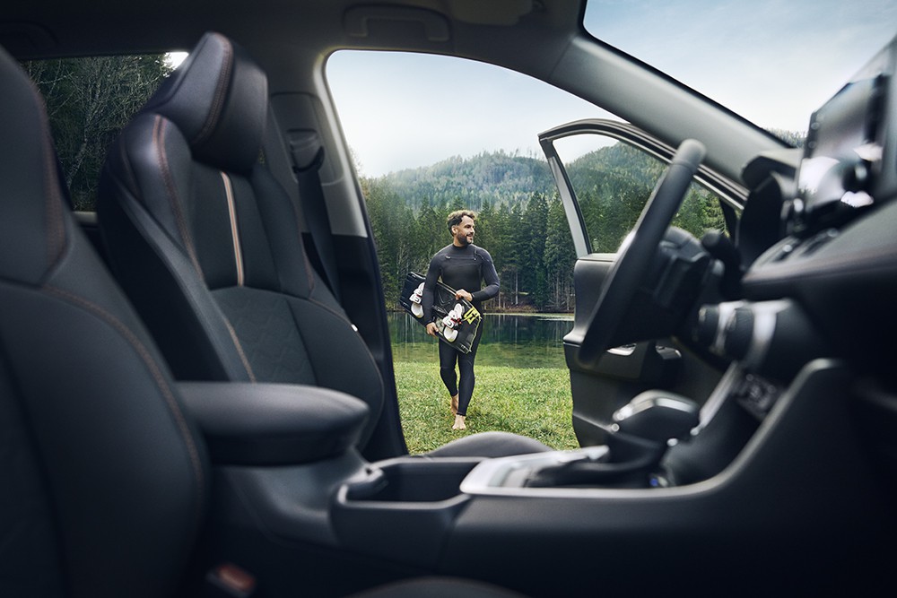 Toyota: В Молдове стартуют продажи обновленных комплектаций линейки RAV4 2022 года