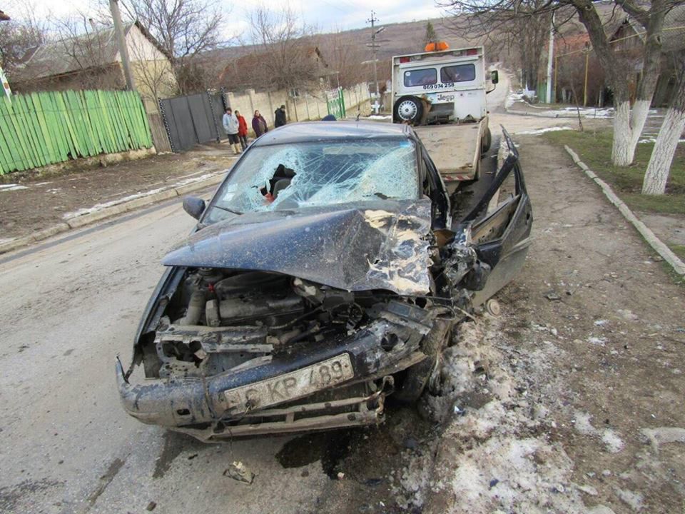 Выезд на встречную полосу стоил водителю жизни