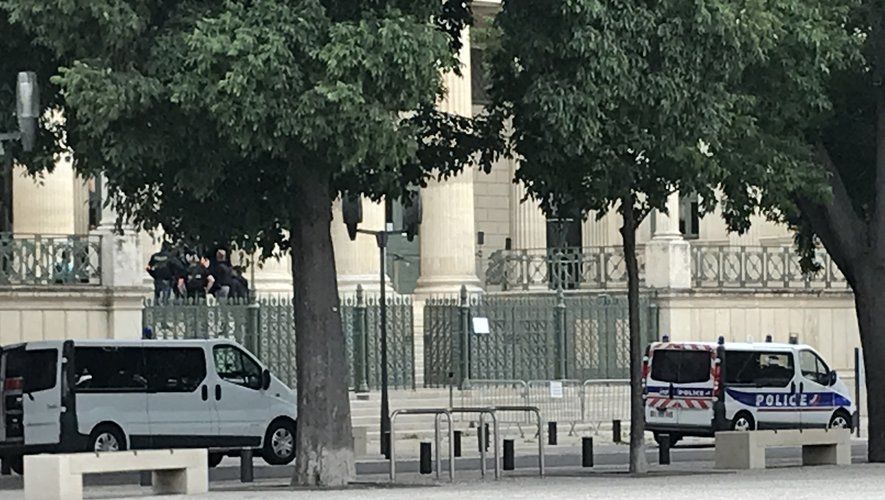 Во французском дворце юстиции произошла стрельба