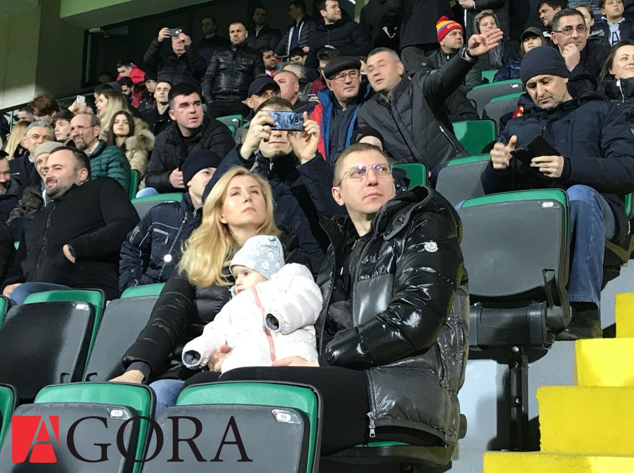 Президент и политики пришли посмотреть матч Молдова-Франция