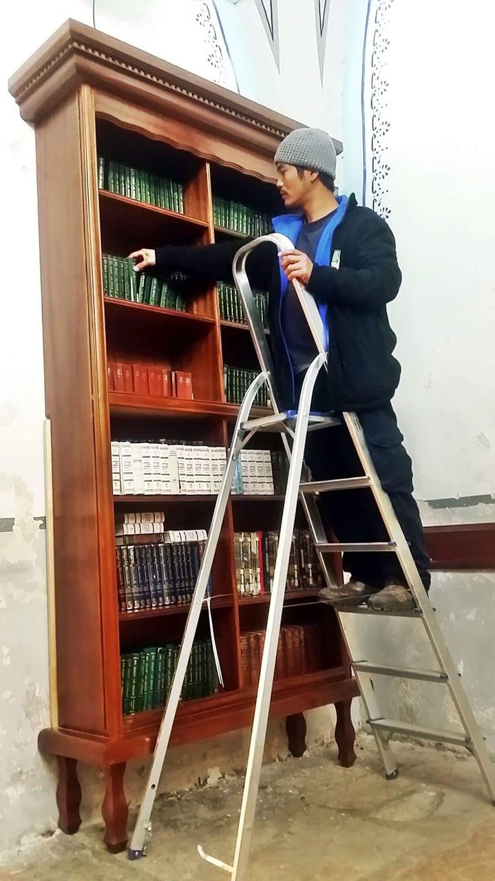 Неизвестный богач спрятал 40 тысяч шекелей в молитвенниках
