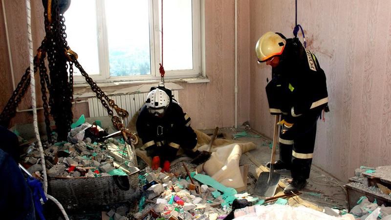Спасатели продолжают разбор завалов на Рышкановке