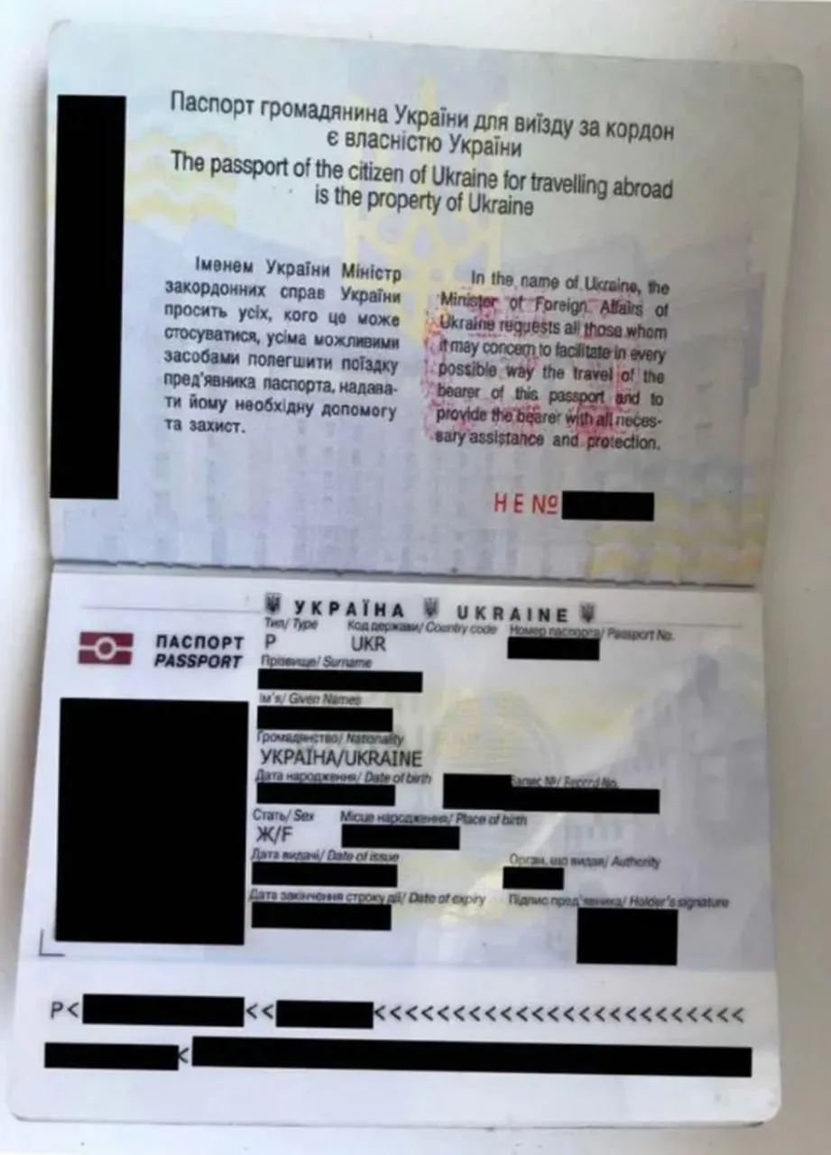 În noile fotografii din dosarul Epstein este surprinsă o tânără din Rusia și cartea „Lolita”