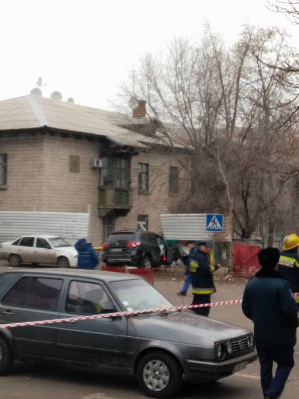 A accidentat un automobil și s-a tamponat într-o țeavă de GAZ