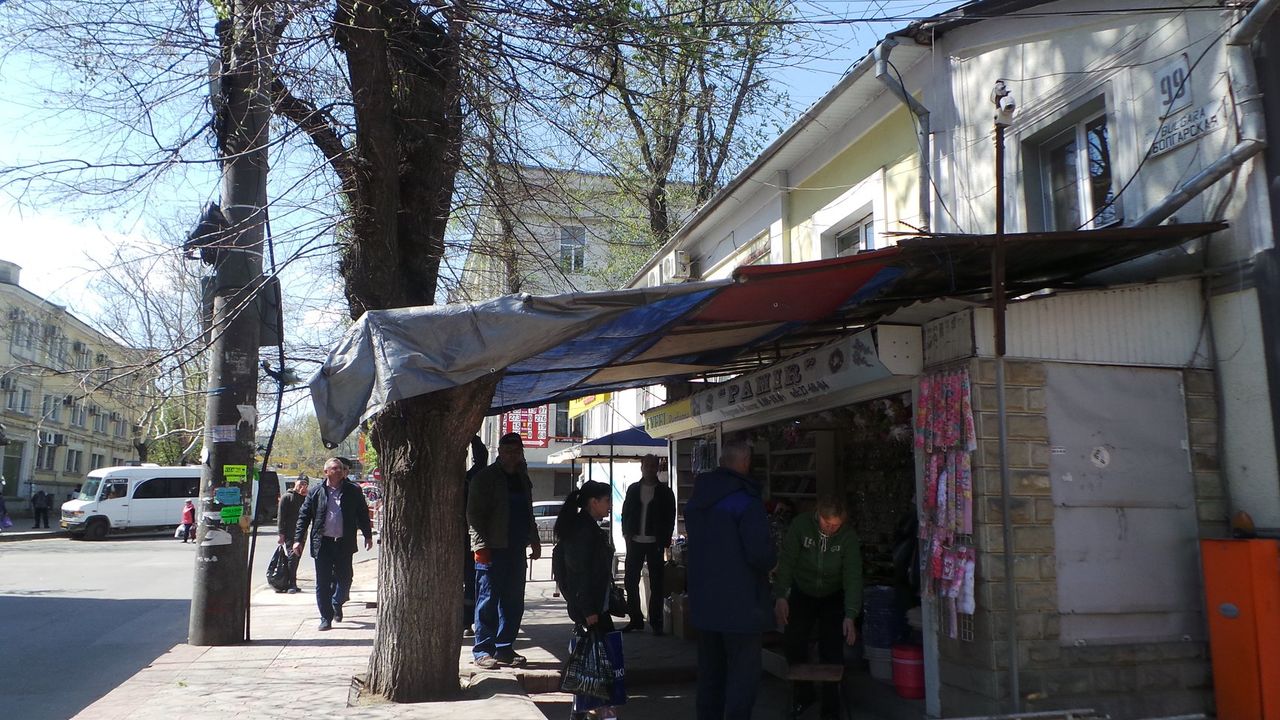 Борьба с незаконной торговлей: в столице демонтируют навесы