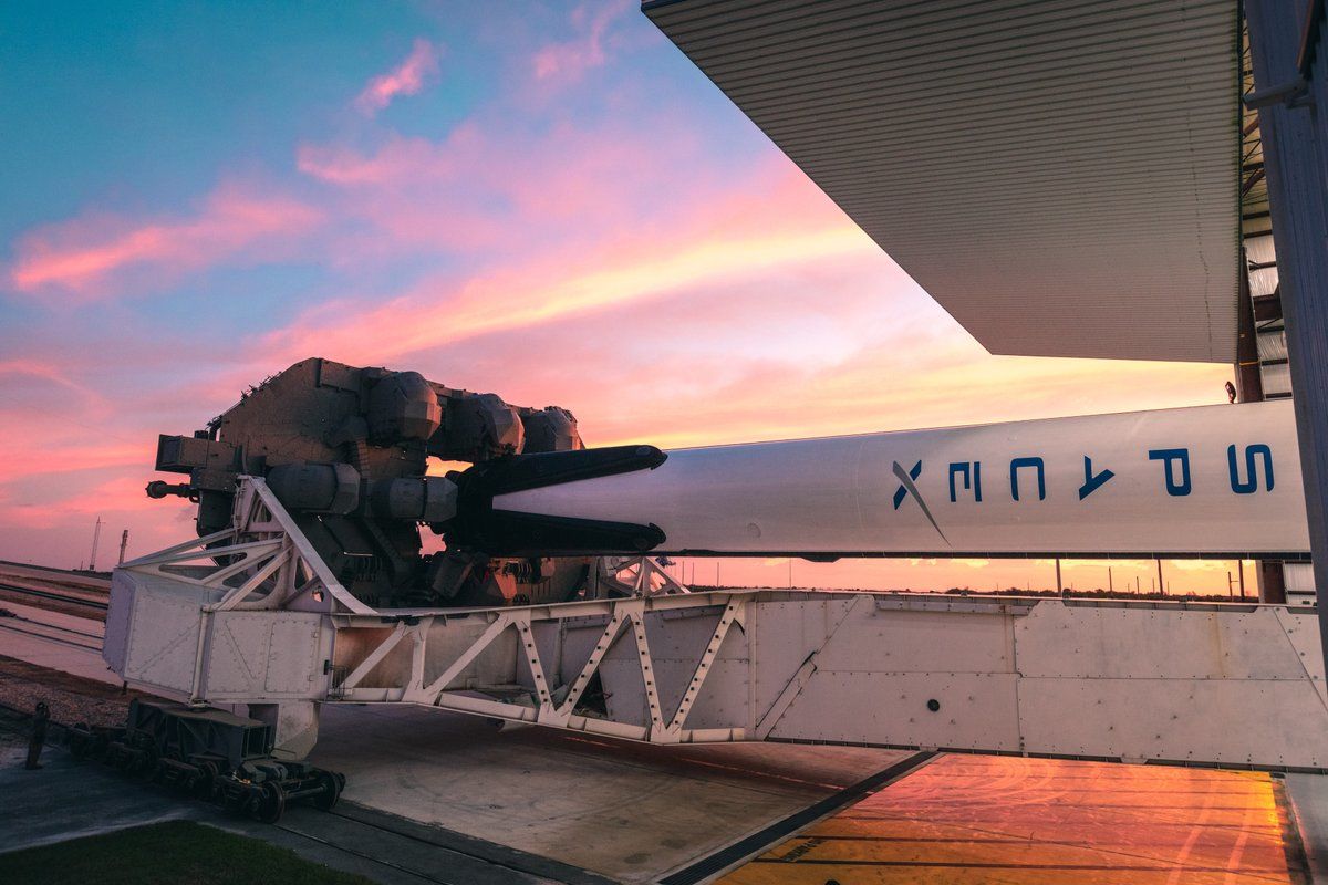 Илон Маск анонсировал первый полет Crew Dragon к МКС в феврале