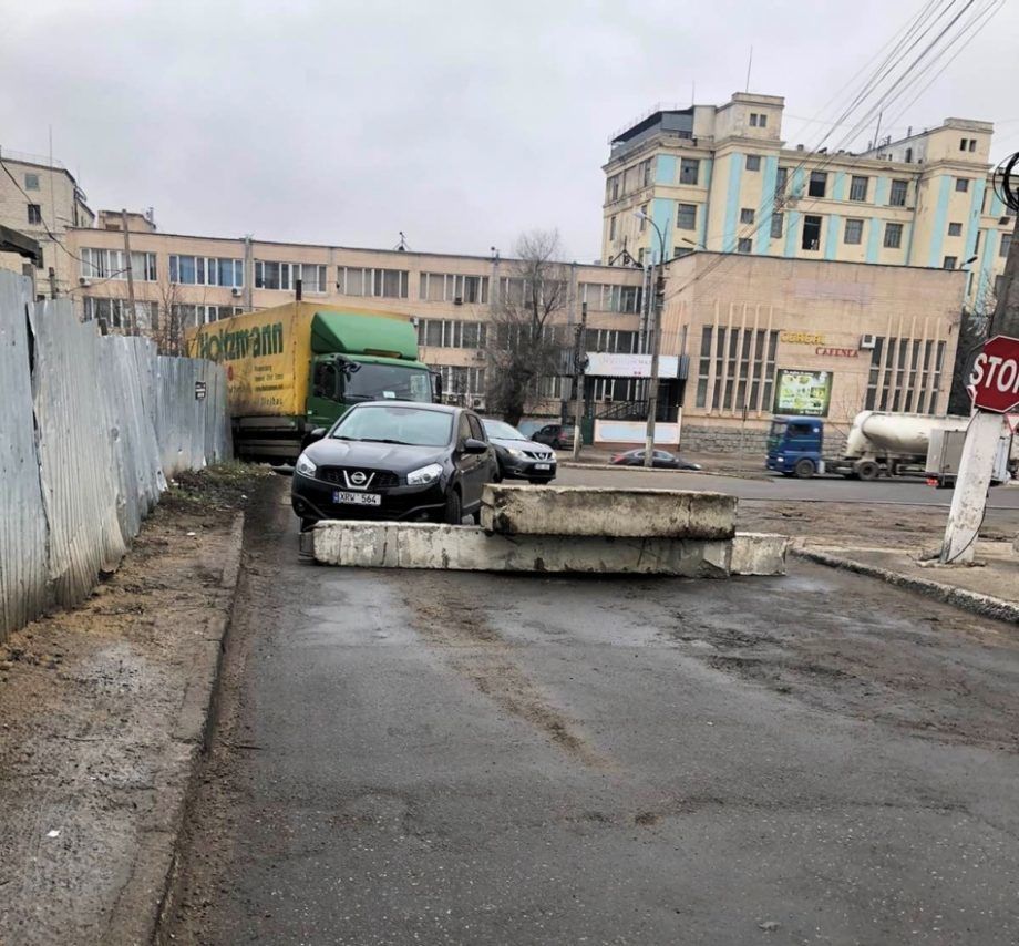 Мэрия просит найти тех, кто разблокировал столичную улицу