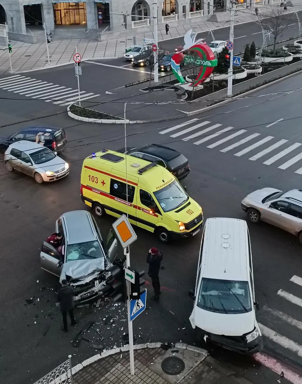 В Тирасполе произошло ДТП: два автомобиля столкнулись лоб в лоб