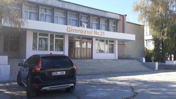 Активисты ассоциации «Părinții solidari» нашли еще одну церковь на территории школы