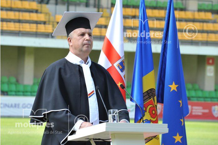Выпускники Университета медицины и фармакологии приняли клятву Гиппократа