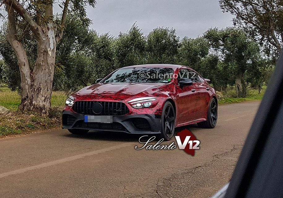 Появились фото конкурента «Панамеры» от Mercedes-AMG