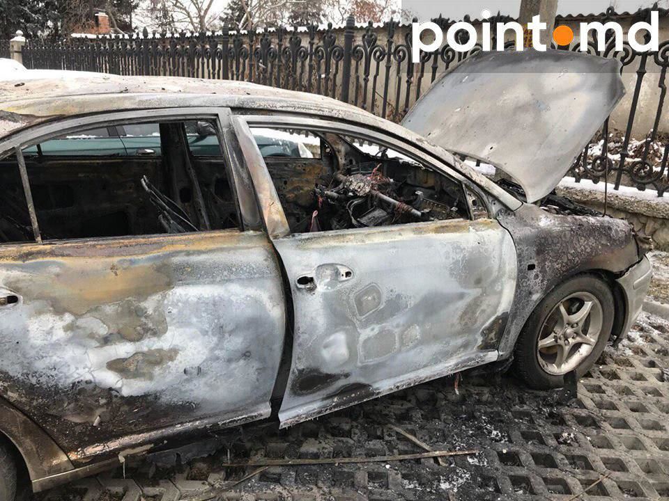 Вчера вечером на Буюканах сгорел автомобиль