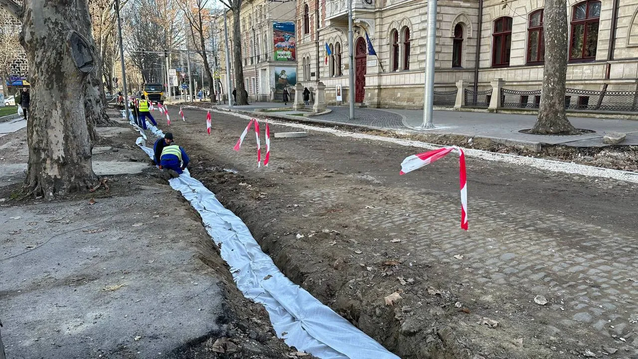 Для защиты брусчатки в центре столицы ведутся работы по "консервации"