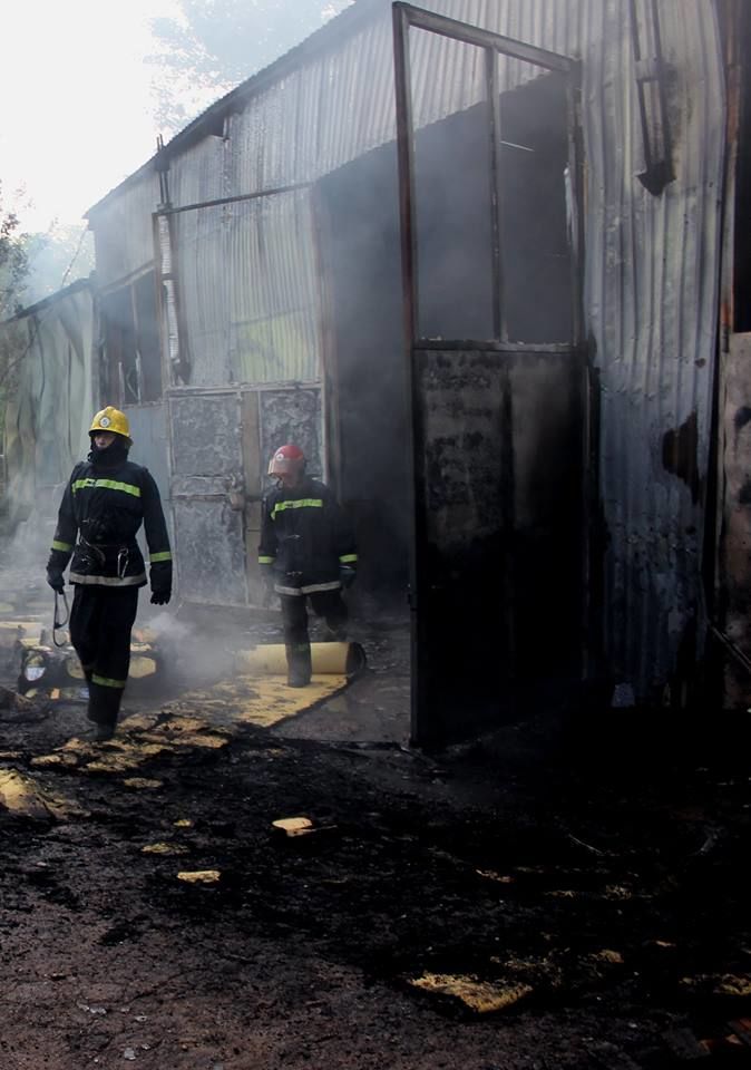 Incendiu de proporții la Ciocana. Şapte automobile au fost mistuite de flăcări