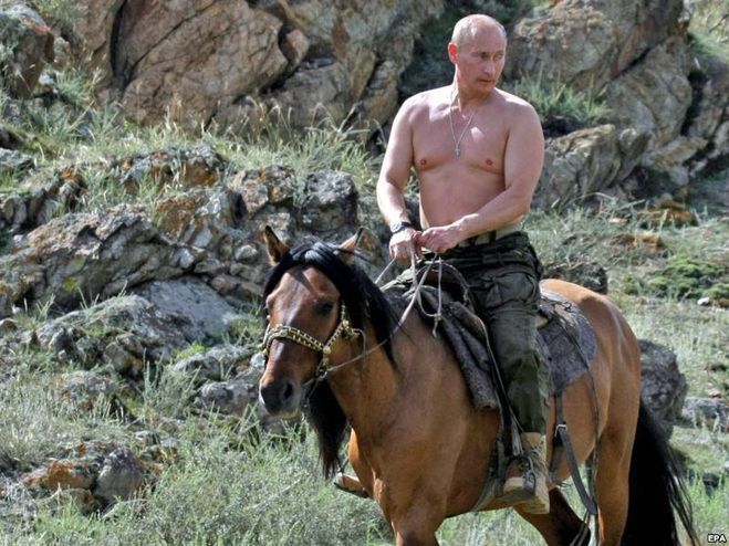 Путин рассказал, что его рабочими снимками мало интересуются