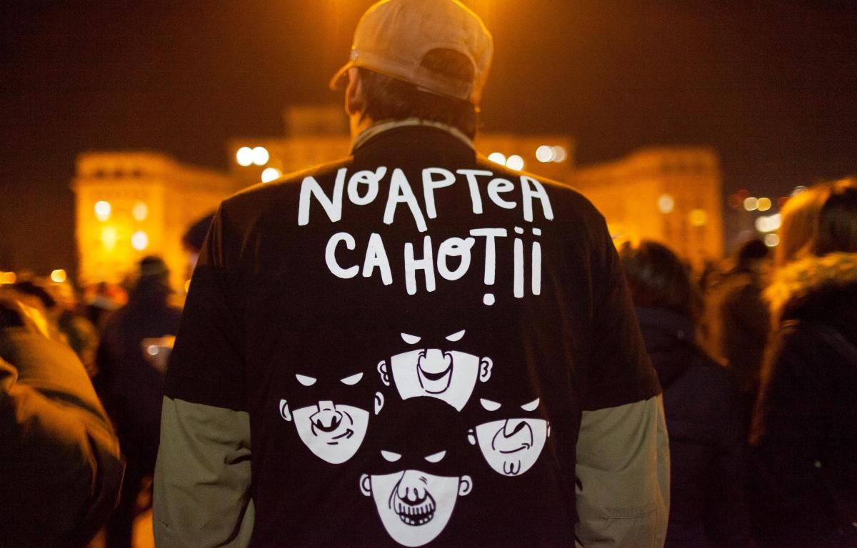 România: Incidente între protestatari şi jandarmi la Parlament