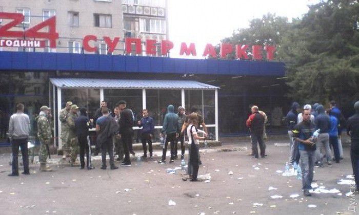 В Черноморске неизвестные разгромили супермаркет