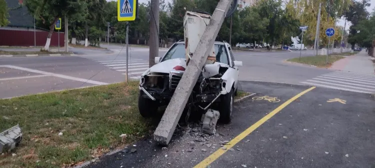 В Унгенах нетрезвый водитель снес опору ЛЭП