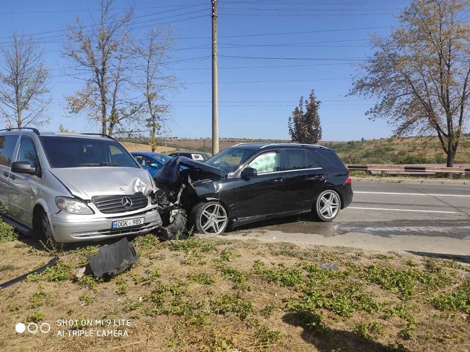 В Кишиневе произошло серьезное ДТП с участием машины такси