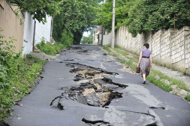 Strazile din capitala exact ca in filmele "3D" despre razboi