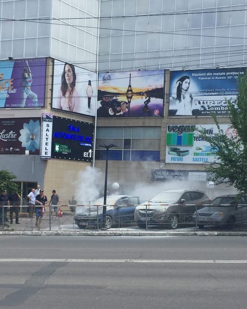 В Кишиневе возле «Джамбо» загорелась легковушка