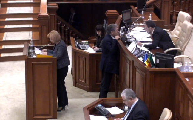 Dezordine în Parlament: Cum a fost surprins Ghimpu în sala Legislativului
