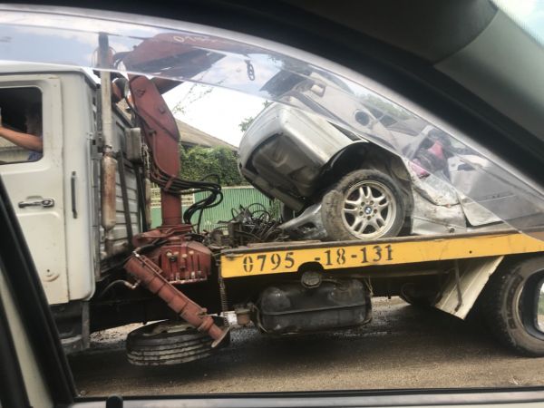 В Комрате BMW снес столб и врезался в курятник: трое человек пострадали