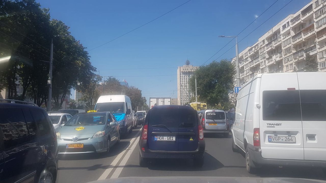 С Ботаники в Центр не проехать: в столице машины стоят в пробке