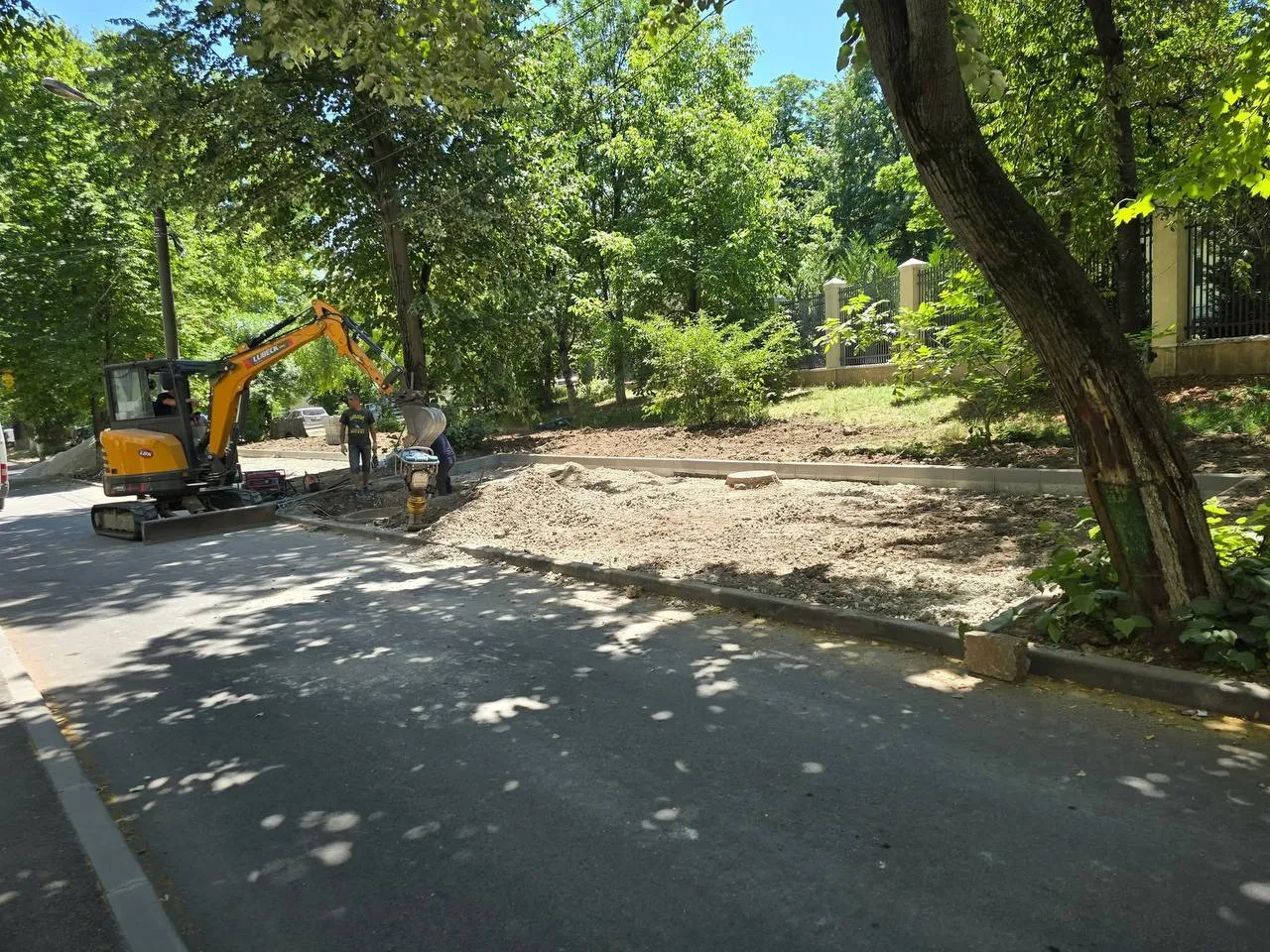 Noi locuri de parcare vor fi construite într-o curte de la Buiucani