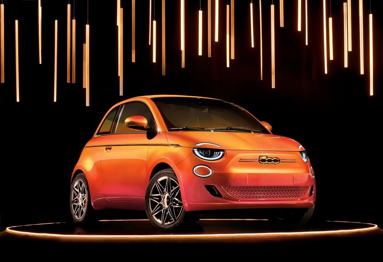 Fiat представил эксклюзивные городские электромобили с ярким дизайном