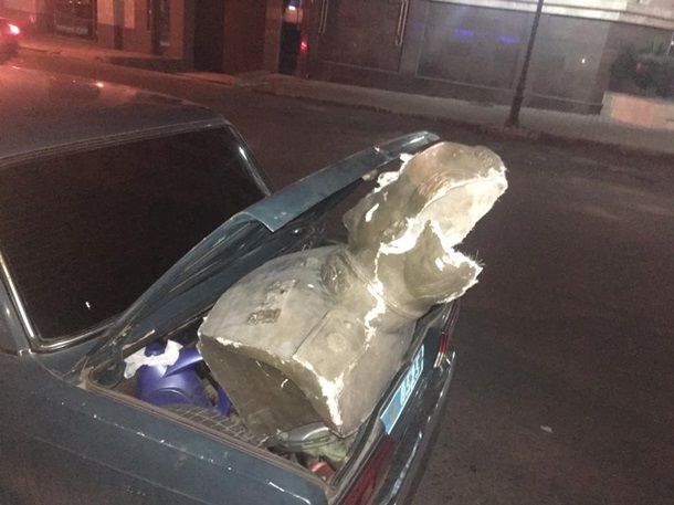 В Одессе неизвестные разбили бюст Жукова