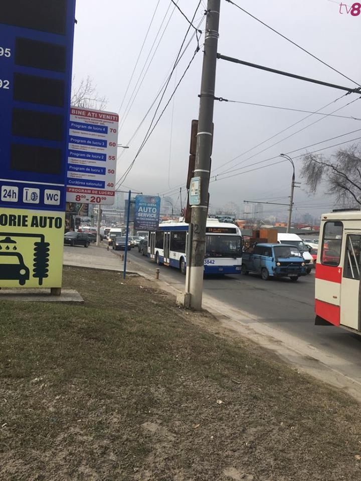 ДТП заблокировало движение троллейбусов на улице Каля Орхеюлуй