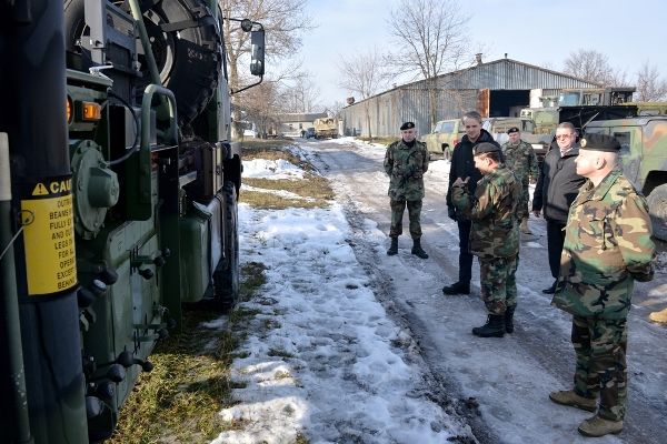 Министр обороны проинспектировал две части Национальной армии