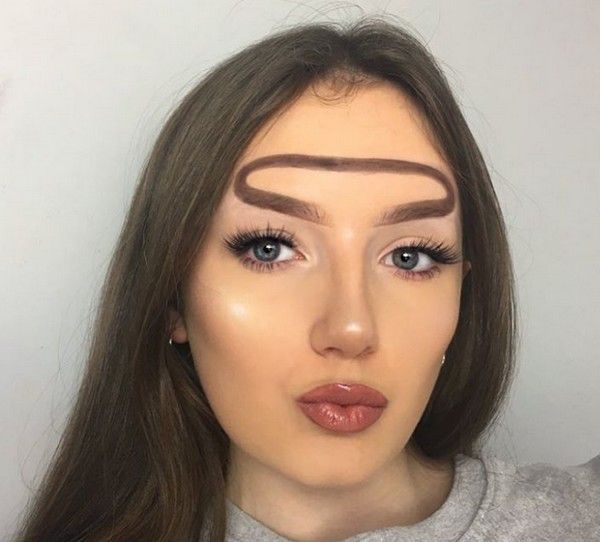 Cele Mai Trăsnite Trenduri De Frumusețe Apărute Pe Instagram